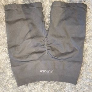 Work out shorts w bum crunch